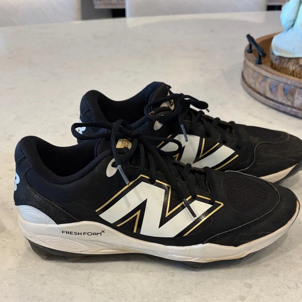 New Balance Men’s Black, White & Gold cleats - Picture 1 of 6